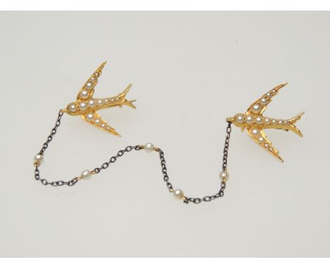 Edwardian yellow gold flying swallows cloak chain, set with seed pearls and united by a chain dispersed with pearls, unmarked