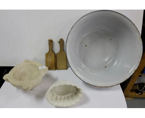 Enamel basin, marble mortar, 2 butter pats, jelly mould (5)