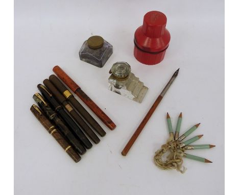 Parker vintage fountain pen in marbled green and black, another Watermans in brown and black scale design, four other fountai