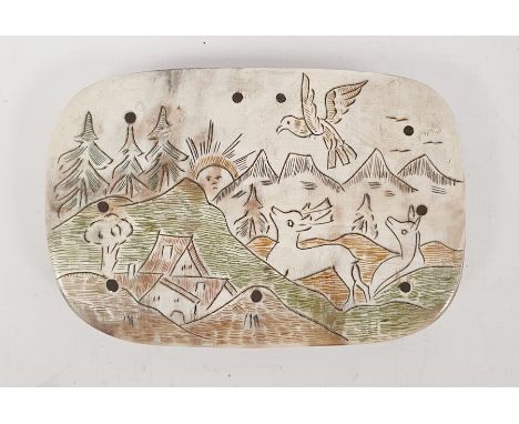 An early 20th century horn trinket box, incised decoration of deer amongst mountainous landscape, hinged lid, 9.3cm x 6.3cm&n