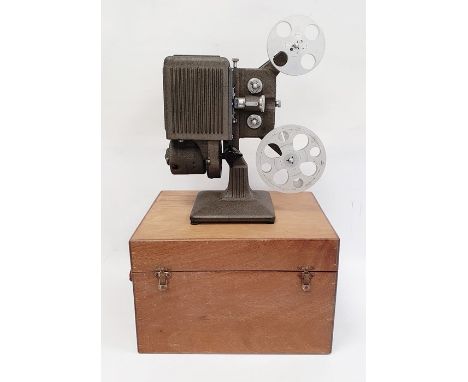 Kodak model 45 Kodascope Eight projector in case