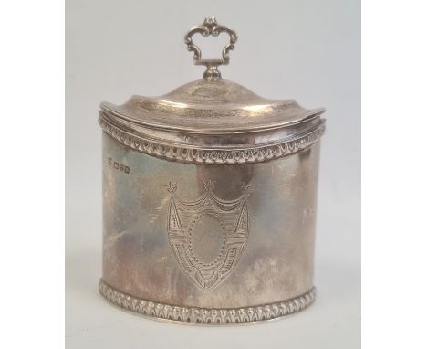 An Edwardian oval silver tea caddy with gilt interior, scroll handle, egg and dart edges, with unengraved central cartouche, 