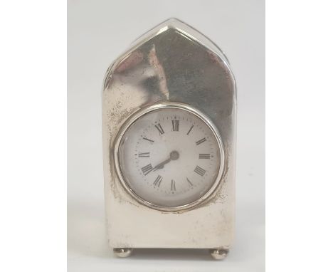 Edwardian small clock in silver case, the clock with enamel dial and Roman numerals, the case of arched form, 8cm high Condit