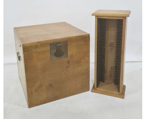 Leather-effect covered trunk and DVD rack (2) 