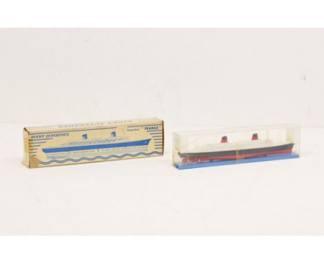 Dinky: A boxed Dinky Supertoys, Cie Gle Transatlantique Paquebot "FRANCE", Ref. 870. Contained within damaged perspex case, a