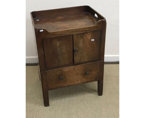 A George III mahogany tray top night table with two cupboard doors, over a pull-out commode drawer, on square supports, 58.5 