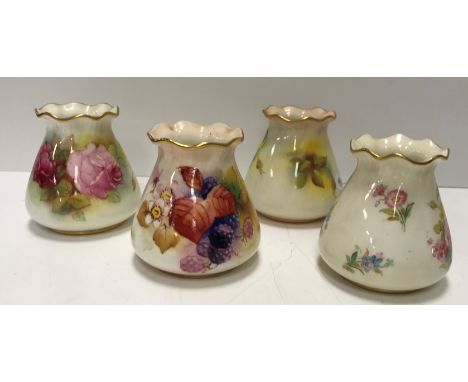 A Royal Worcester vase of bag form decorated with rose sprays by M Hunt date marked for 1933 and No'd G957 to base 8 cm high 