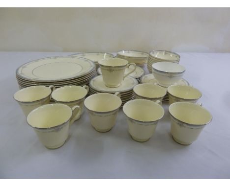 Royal Doulton Lisa H5154 part dinner service to include plates, bowls, cups and saucers (57)