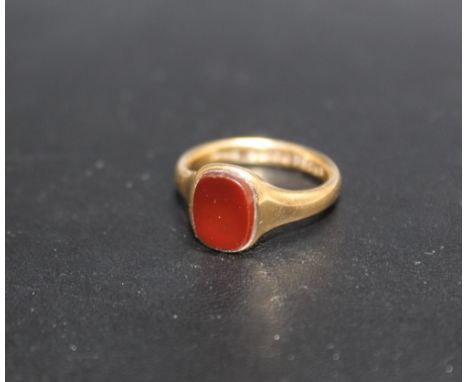 A HALLMARKED 18 CARAT GOLD BLOODSTONE RING, approx weight 7g, ring size R