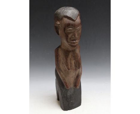 AN AFRICAN TRIBAL ART CARVED FIGURE, H 46.5 cm