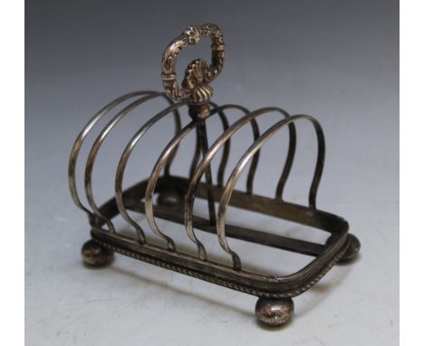 A HALLMARKED SILVER TOAST RACK BY HARRISON BROTHERS AND HOWSON - SHEFFIELD 1922, currently five division as missing a divisio