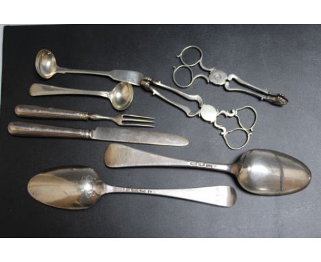 A COLLECTION OF HALLMARKED SILVER TO INCLUDE A SHELL BACK TABLESPOON - LONDON 1768, a plain example date 1749, two pairs of s