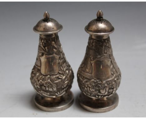 A PAIR OF CHINESE SILVER PEPPERETTES, character marks to base and stamp GW, approx weight 85g, H 7 cm