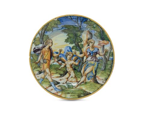 Piatto Urbino, 1570 ca., Maiolica a gran fuoco in policromia, diametro cm 31,0 Lievi sbeccature e ritiri di smalto Corpo circ