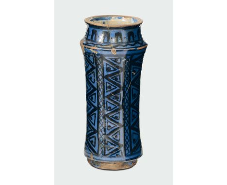 Albarello Spagna, probabilmente Barcellona, seconda metà del XV secolo , Maiolica. Dimensioni: altezza 29 cm. Stato di conser