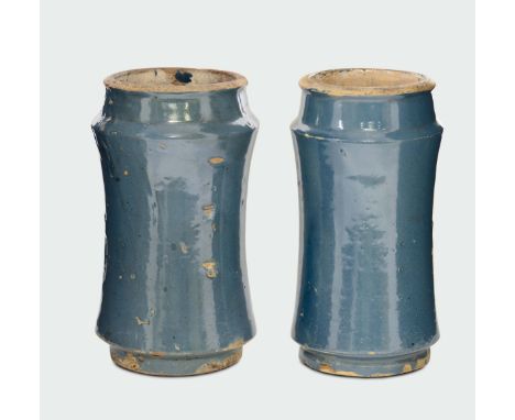 Spagna, Catalogna, probabilmente XVII secolo, Maiolica, altezza cm 27,0 Buono stato di conservazione, un albarello con due fe