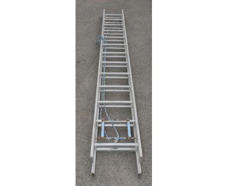   Double extension aluminium ladder in good condition.  Please note that buyers premium is 25% plus VAT (total 30% inc VAT). 