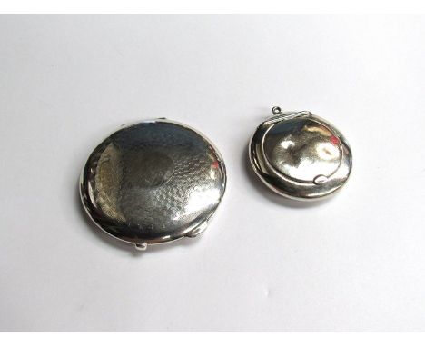 A silver compact Birmingham 1933 and a patch pot, Birmingham 1920, 36g
