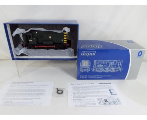 Model Railways - a Dapol O gauge class 08 diesel electric locomotive #D-008-008 in BR green, item appear m in original m box 