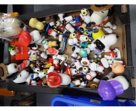 Snoopy - in excess of 45 collectable vintage Snoopy's to include changeable heads, Snoopy playing football, Snoopy with Woods