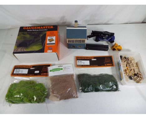 Model Railways - a Gaugemaster model Q four track model railway controller 400/HO and N gauge layout, appears m in original n