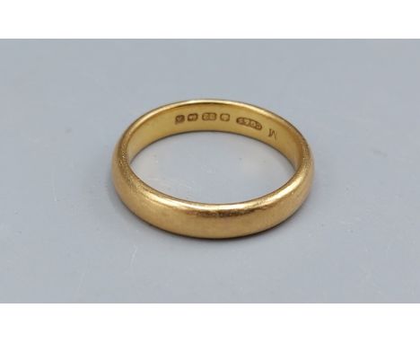 A 22ct gold wedding band, 6.8gms, ring size Q