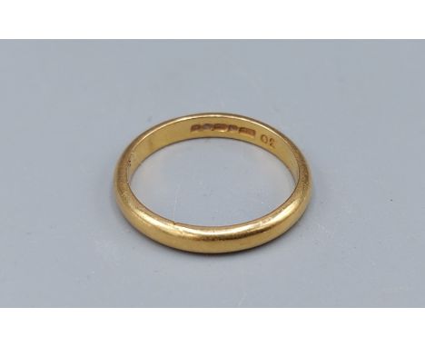 A 22ct gold wedding band, ring size M, 3.3gms