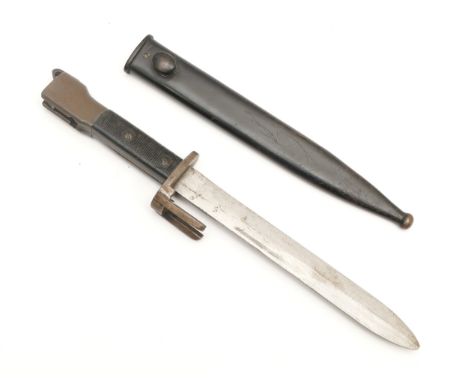 Post WWII Belgian FN/FAL bayonet, complete with metal scabbard, patented 33462, blade 9.1cm.