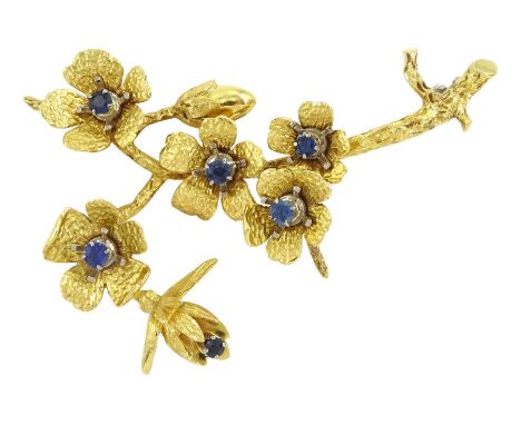 18ct gold six stone sapphire flower brooch, London 1967Condition Report:Approx 17.05gm, back pin also 18ct tested, length = 6