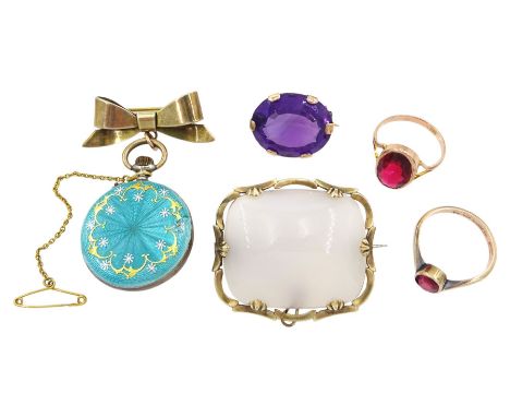 19th/early 20th century 9ct gold jewellery including oval amethyst brooch, chalcedony brooch and two red paste stone set ring