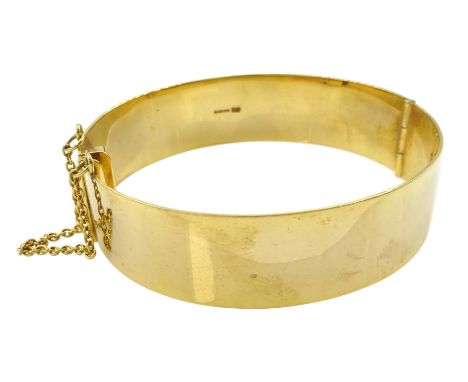9ct gold hinged bangle, Sheffield 1988Condition Report:Approx 25.25gm, inner circumference = 18cm, hinge and clasp good, non 