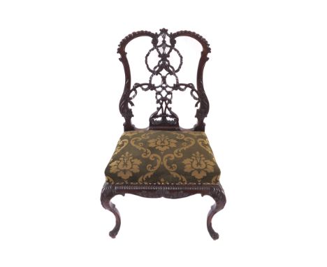 NINETEENTH-CENTURY CARVED MAHOGANY CHIPPENDALE SIDE CHAIRthe serpentine arched crest rail, above a pierced ribbon carved vase