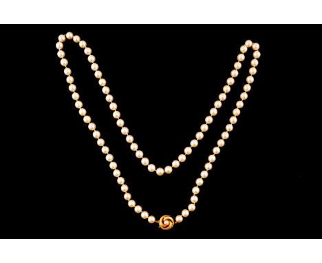 JAPANESE AKOYA CULTURED PEARL STRING NECKLACEAAA quality   86 pearls   plus gold clasp with smaller pearl80 cm. long80 cm. lo