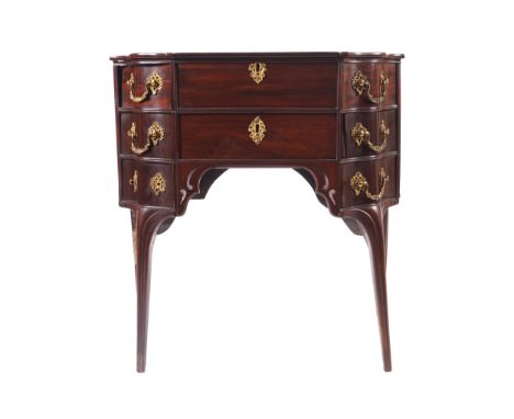 EIGHTEENTH-CENTURY PERIOD MAHOGANY CHIPPENDALE DRESSING CHEST, CIRCA 1790The rectangular top with serpentine ends to the fore