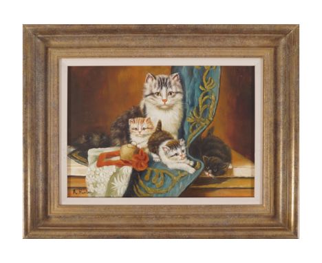 R. HORTON, LATE TWENTIETH-CENTURYKittensOil on boardSigned30 x 40 cm.
