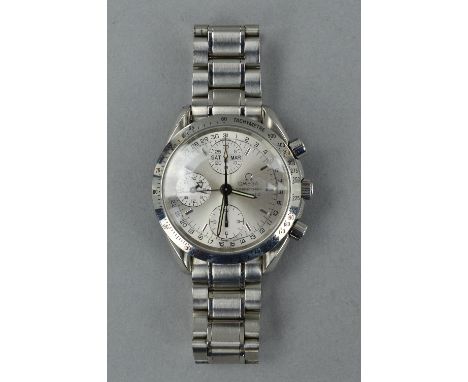 A GENTS OMEGA SPEEDMASTER AUTOMATIC CHRONOGRAPH WRISTWATCH, silver dial with silver baton markers and hands, triple subsidiar