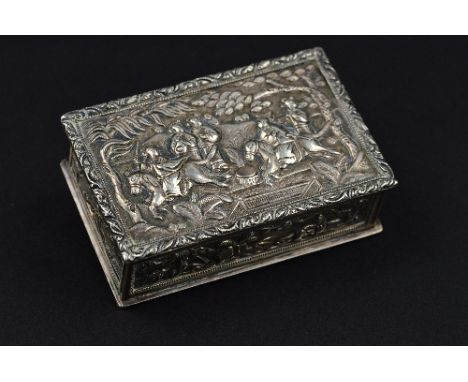 A MID 19TH CENTURY CHINESE SILVER SNUFF BOX OF RECTANGULAR FORM BY KHECHEONG OF CANTON, the hinged lid with landscape and fig