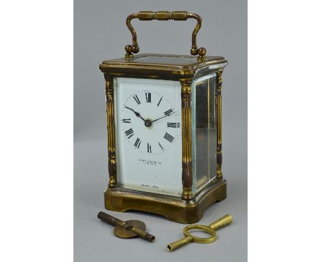 AN EARLY 20TH CENTURY FRENCH GILT BRASS CARRIAGE CLOCK, bevelled glass panels to the front, sides and door, between column su