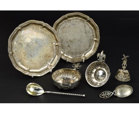 A PAIR OF GERMAN WHITE METAL TRAYS, of circular form with pie crust edge, bears mark for Wilkens & Sohne, 830 standard, diame