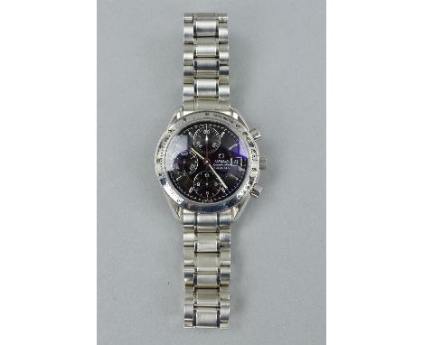 A GENTS OMEGA SPEEDMASTER AUTOMATIC CHRONOGRAPH WRISTWATCH, black dial with silvered baton markers and hands, triple subsidia