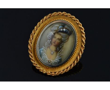 A MID TO LATE 20TH CENTURY PRETTY PORTRAIT MINIATURE OF A CLASSICAL LADY BROOCH PENDANT, diamond set to her necklet and head 