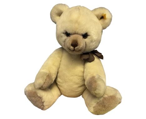 A 1984 Steiff Petsy Bear, 0235/45