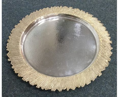 STUART DEVLIN: A large circular silver and silver gilt tray of modernistic design. Approx. 35.5 cms in diameter. Approx. 1279