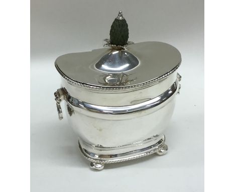 An attractive Edwardian silver tea caddy with pineapple finial. London 1916. Approx. 210 grams. Est. £200 - £300.