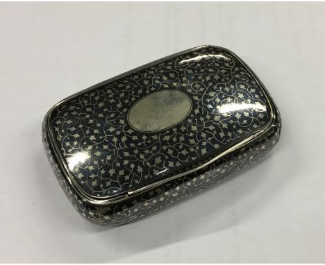 An attractive Austrian Niello and silver snuff box with flush fitting lid to vacant cartouche. Approx. 77 grams. Est. £100 - 