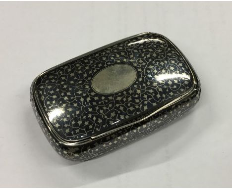 An attractive Austrian Niello and silver snuff box with flush fitting lid to vacant cartouche. Approx. 77 grams. Est. £100 - 