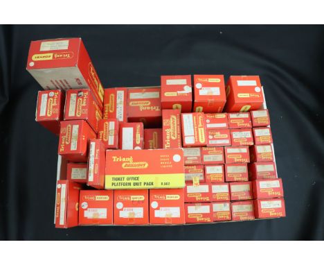 44 Boxed Triang & Hornby OO gauge model railway accessories to include R582 Ticket Office Platform Unit Pack, R474 Station Up