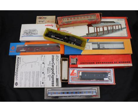 Collection of boxed HO model railway to include Marklin 3000 BR89 ENGINE, Lima Station Roof, Rivarossi 12004, ROCO 44019 etc