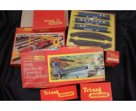 Collection of Triang OO gauge model railway to include R739 Breakdown Crane Set 75 Ton, R195 Electrically Operated Lifting Br