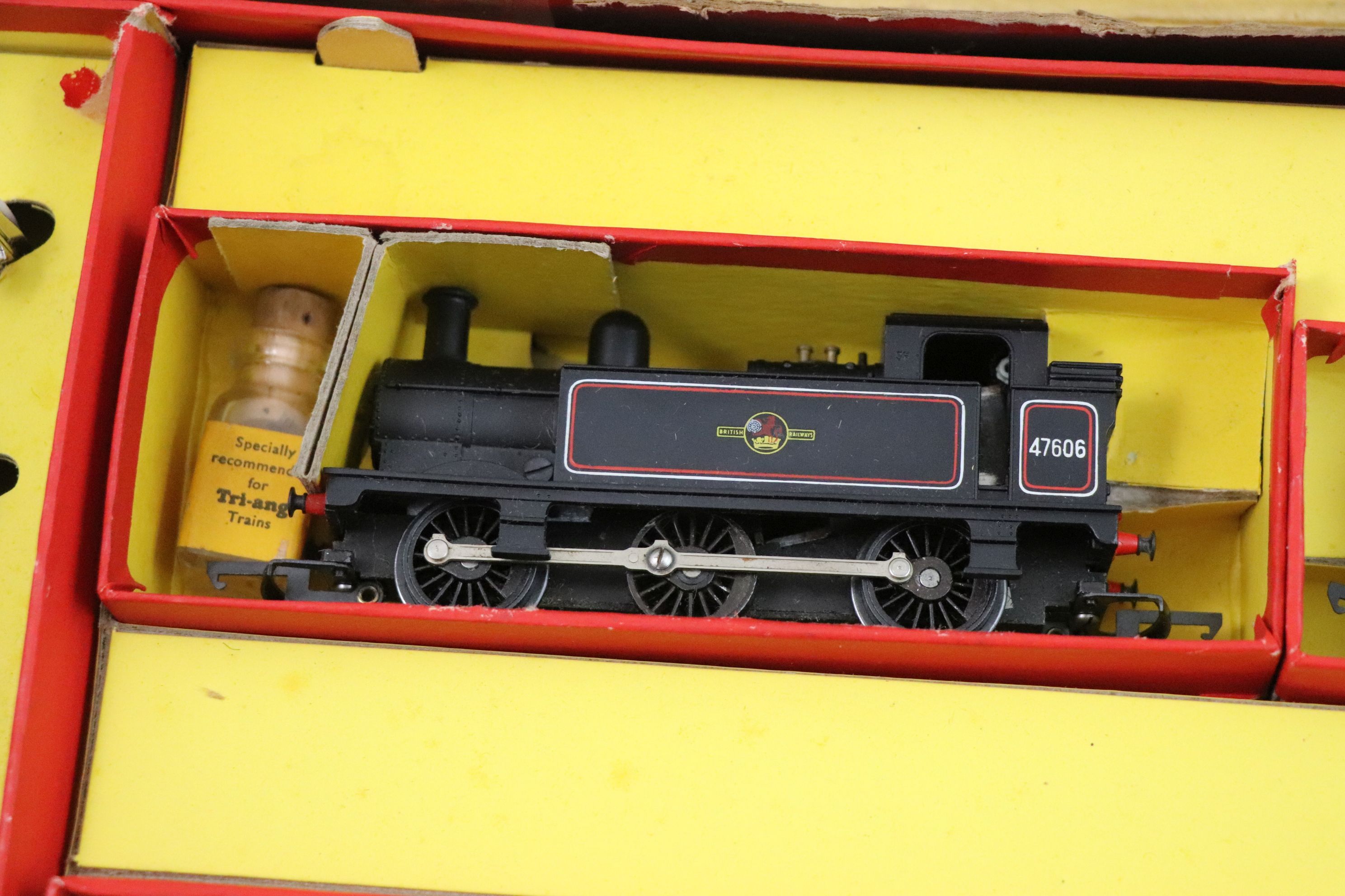 Boxed Triang Hornby RS62 CaraBelle train set complete with all cars